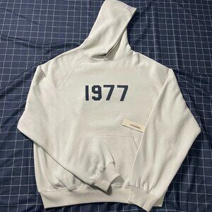 fear-of-god-essentials-1977-hoodie-wheat [NEW]